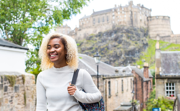 Student standing in front of Edinburgh Castle