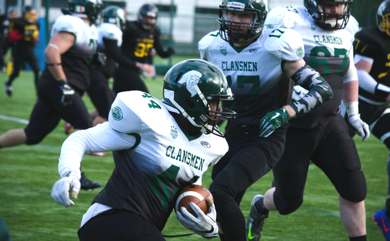 American football match featuring Stirling Clansmen