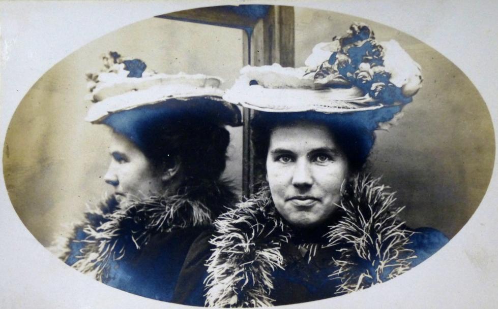 Mrs Robb's Conversation