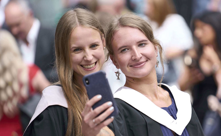 Students graduating at Stirling University taking a selfie